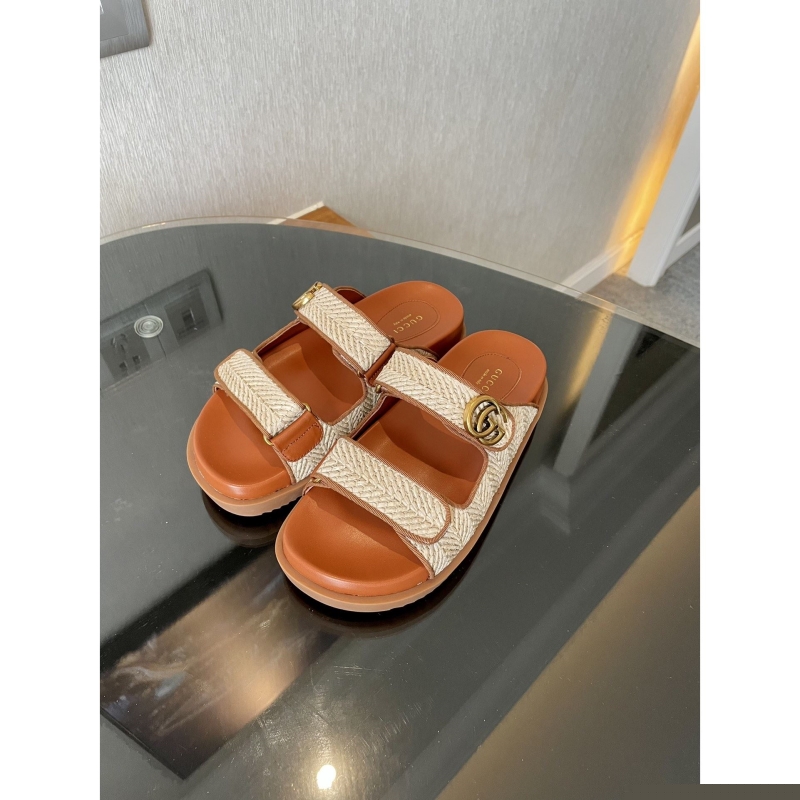 G*u*i sandals